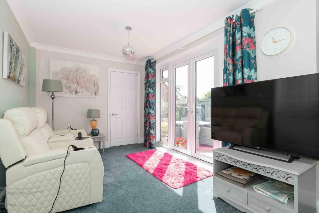 1 Burnside Crescent_8.JPG