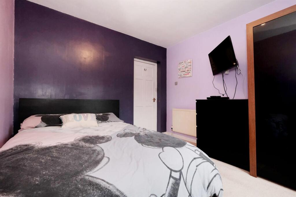 08 - Bedroom 1.2.jpg