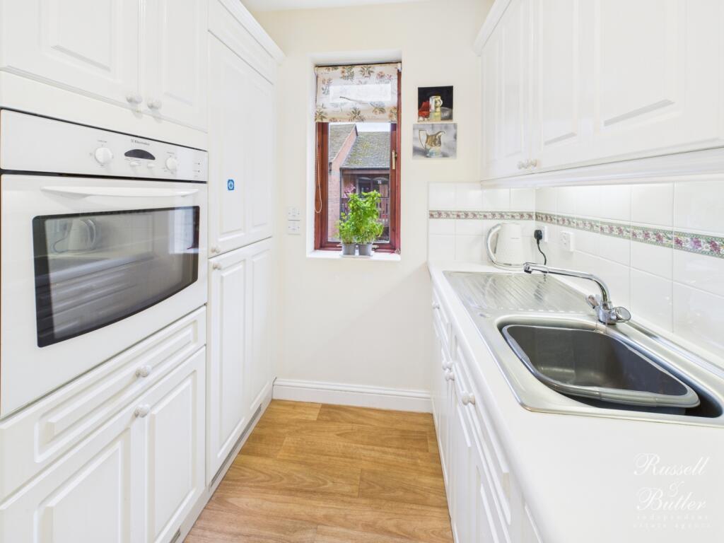 CAM01995G0-PR0385-STILL010