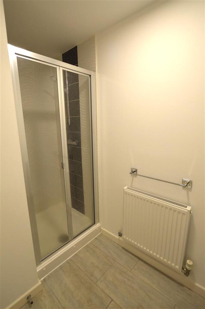 14 Hexham Gardens En-Suite.JPG