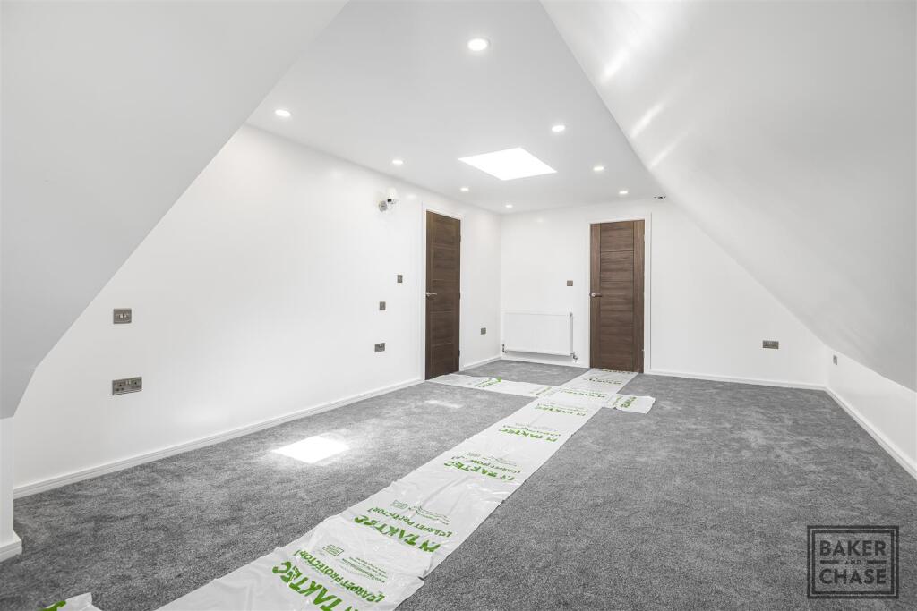 Bedroom 4 (First Floor)