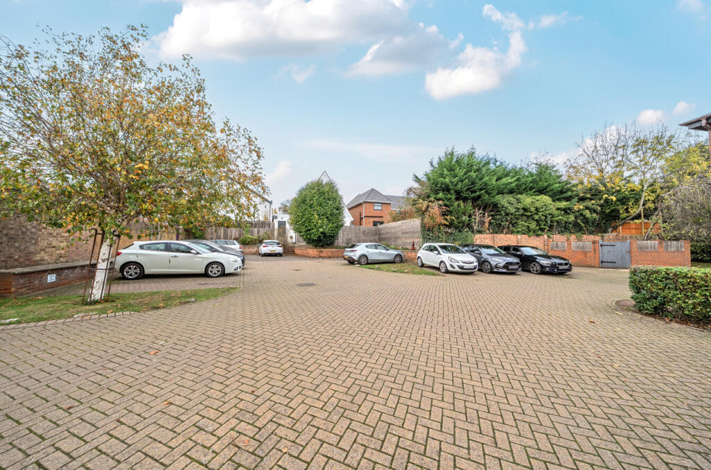 1372245-1-68fa010...