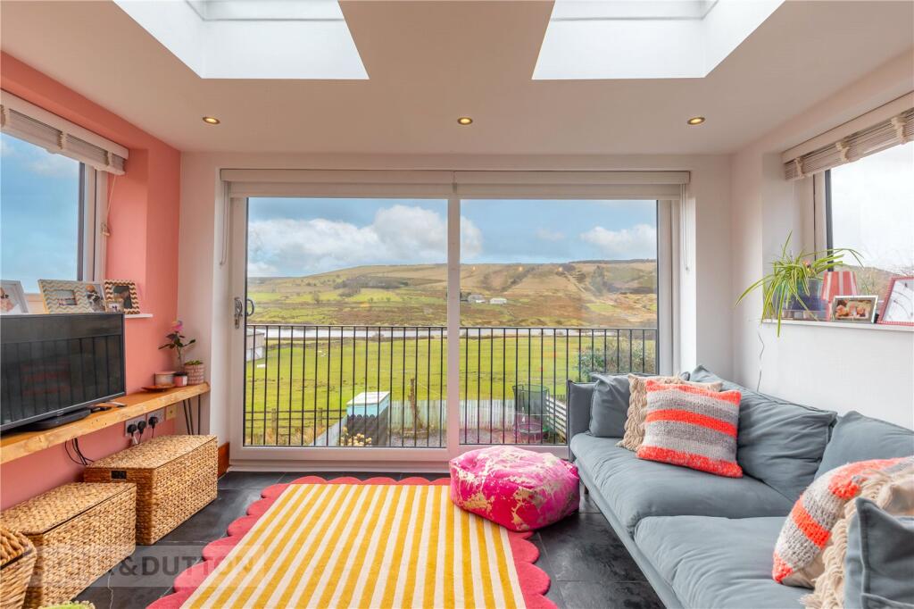 Bright Rear Lounge