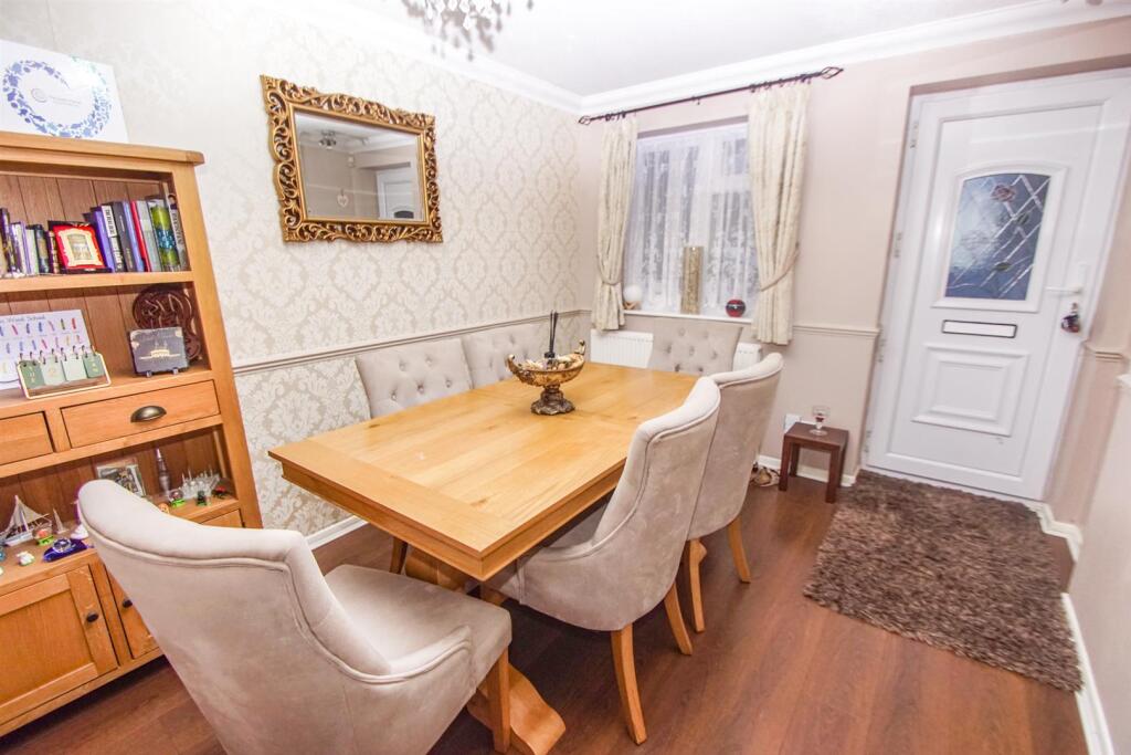 101 lowestoft drive dining room.JPG