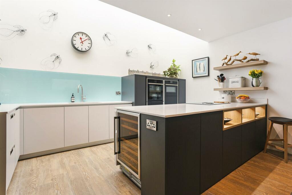 64846_21 Vittoria Walk Cheltenham- (13)_low.jpg