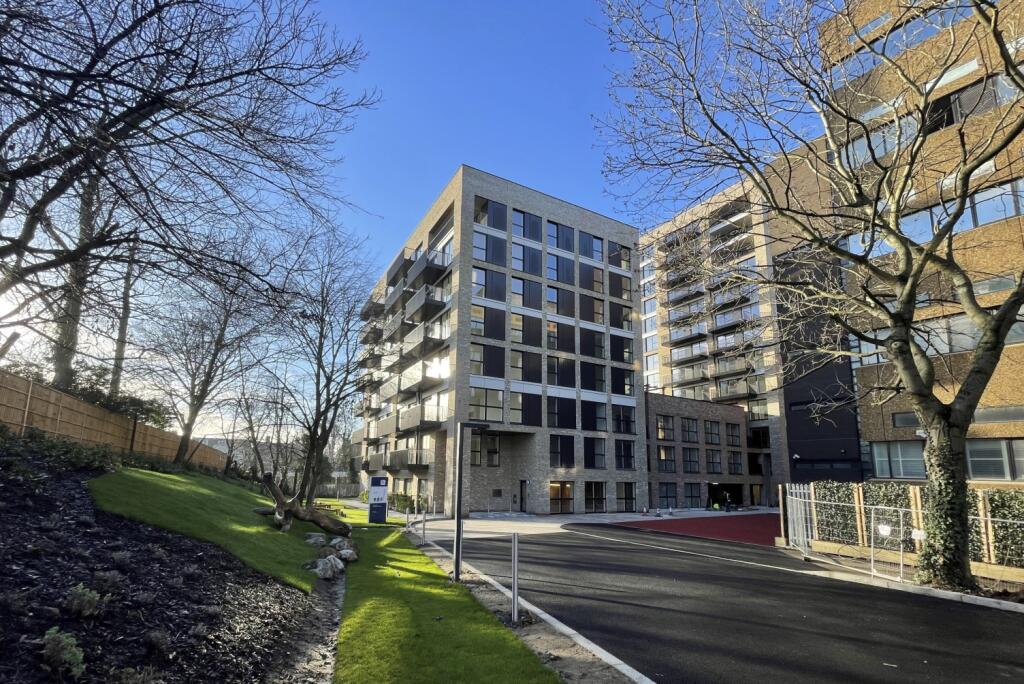 127 West Ealing, Wes