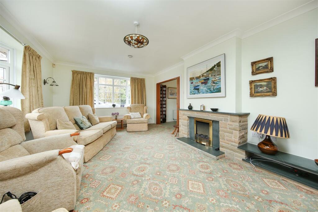 Living Room2.jpg