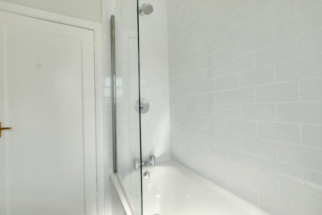 9.bathroom.jpg