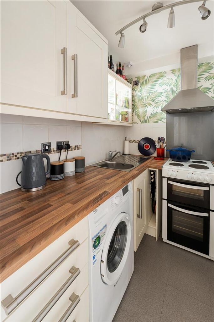 Queenswood Gardens E11