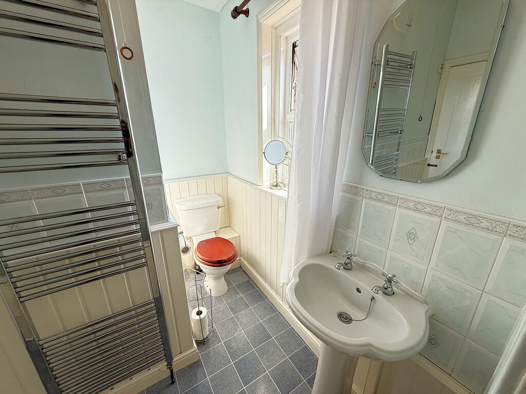 FF BATHROOM 2