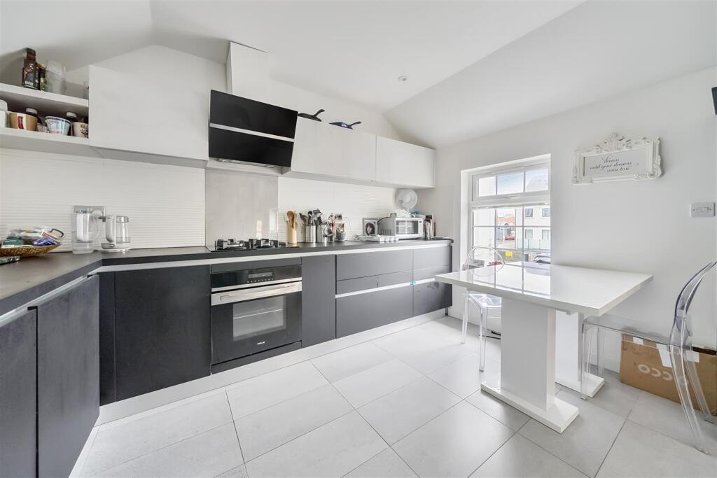 1 Bedroom Flat for sale in Westgate by Guildcrest 