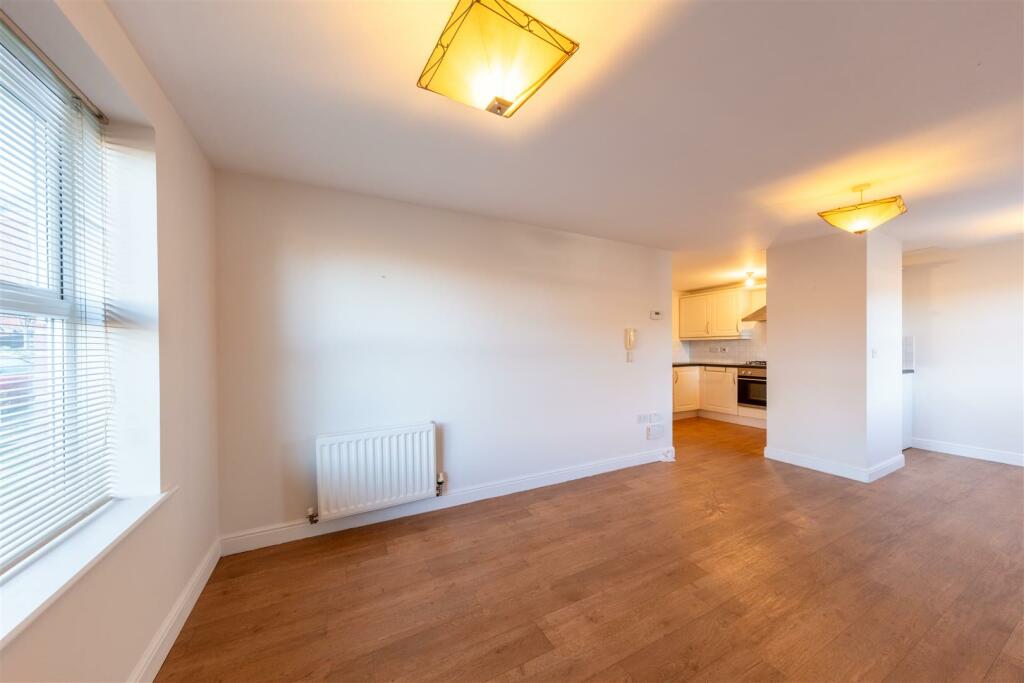 4 Eaton Court-005.jpg