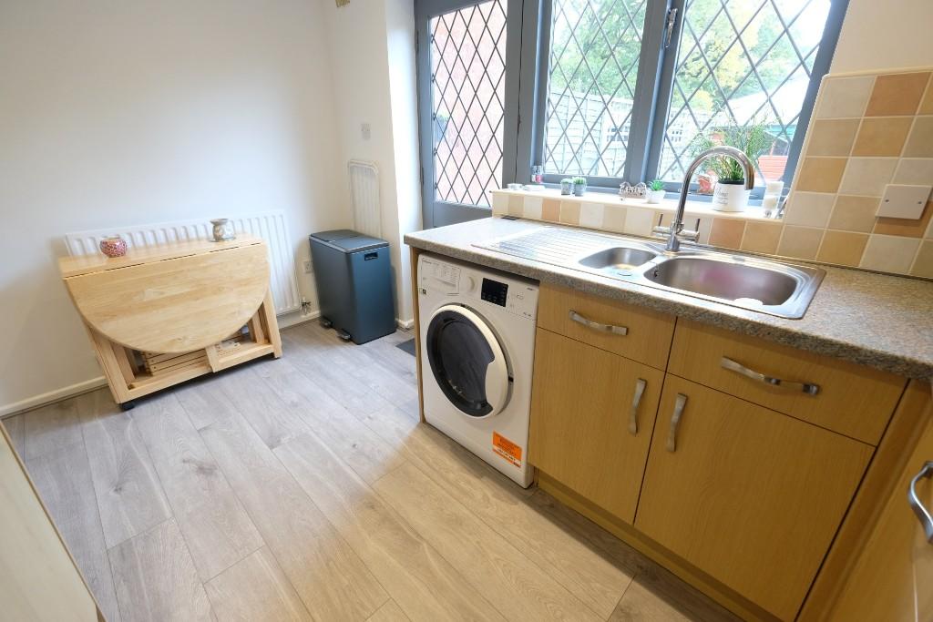 KITCHEN/BREAKFAST 