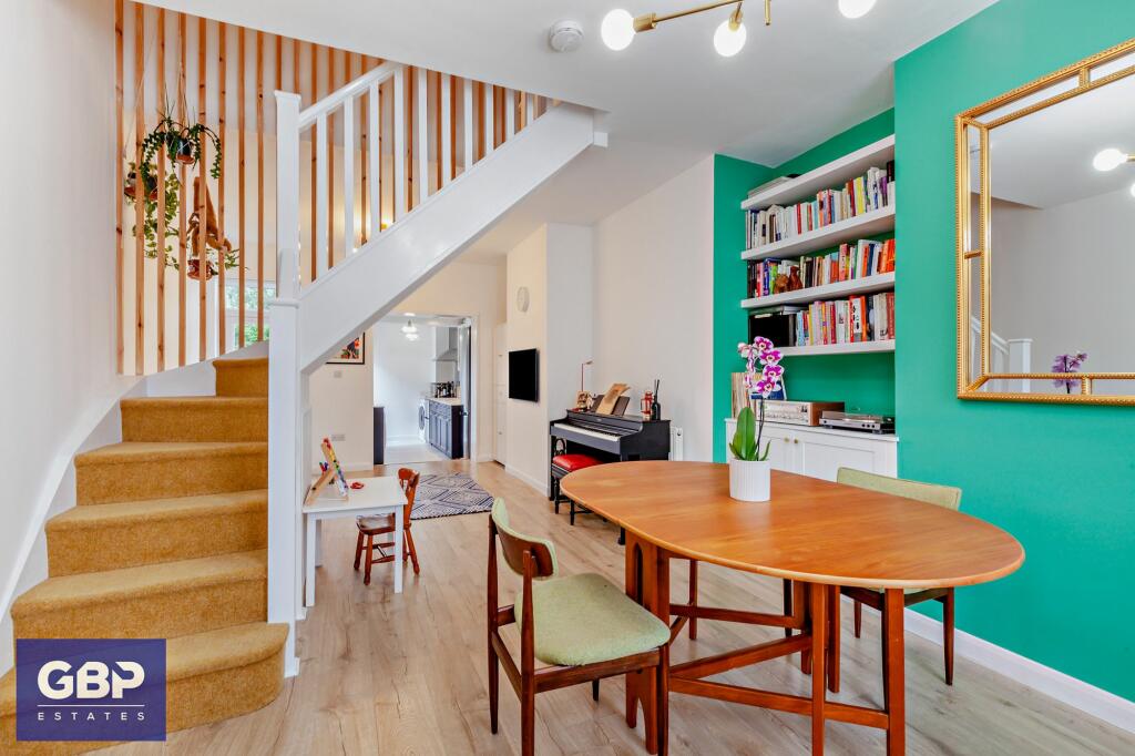 Lounge / Dining Room