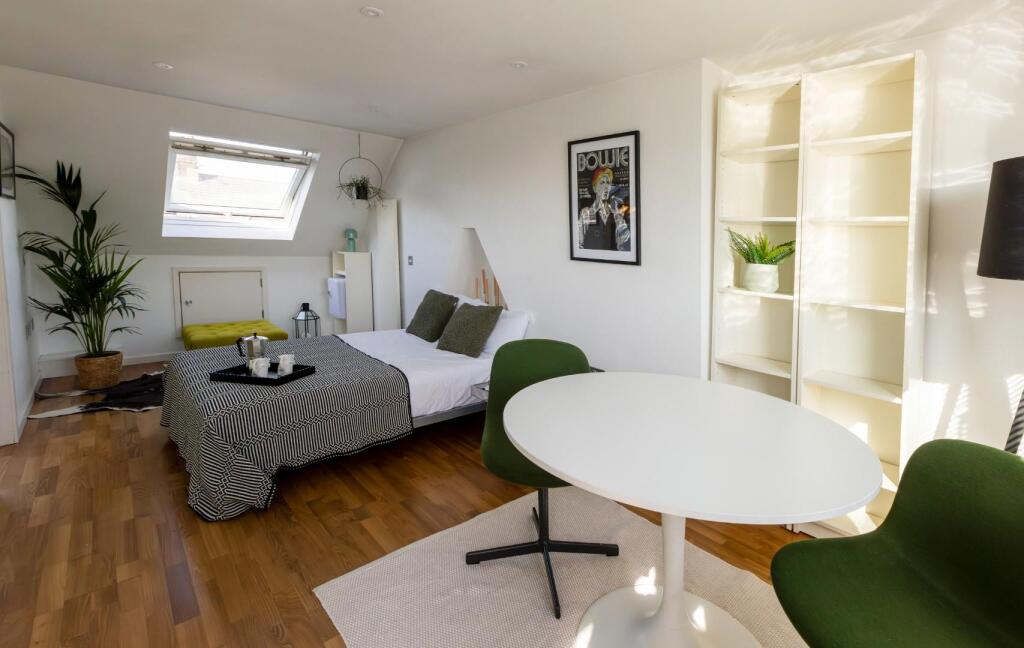 Top_Floor_ Bedroom.jpg
