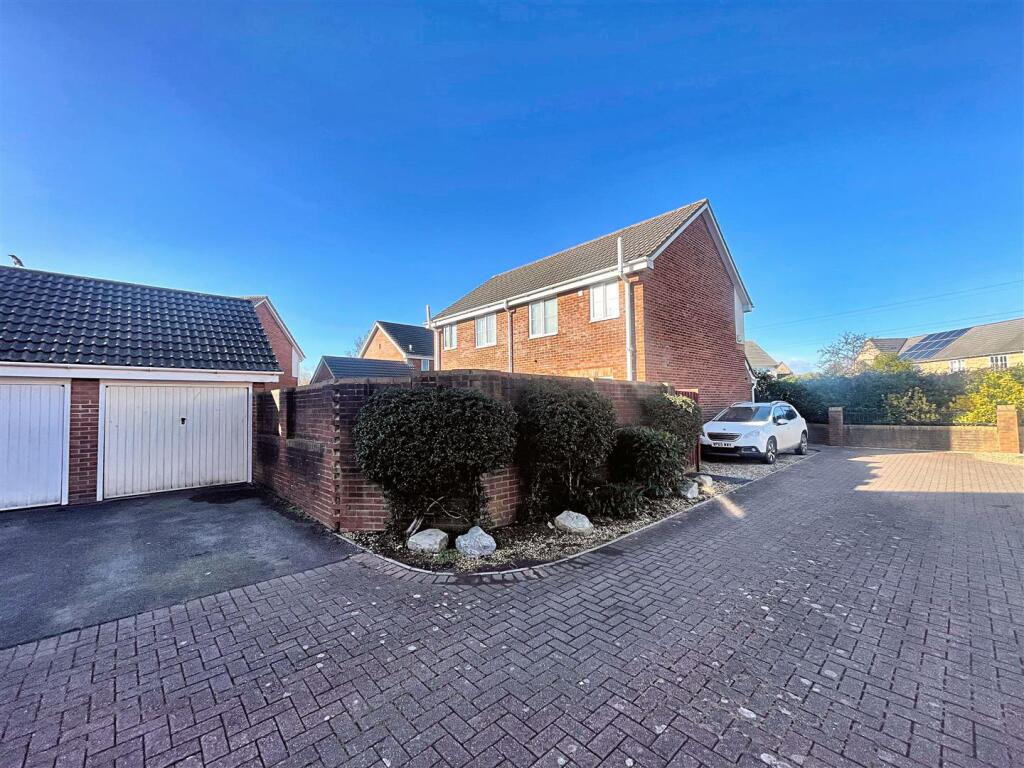 Garage &amp; Parking