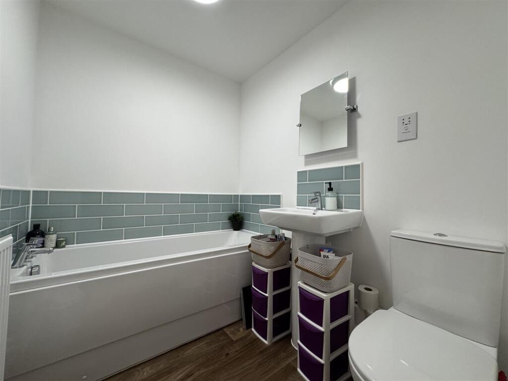 En-suite to Bedroom Two