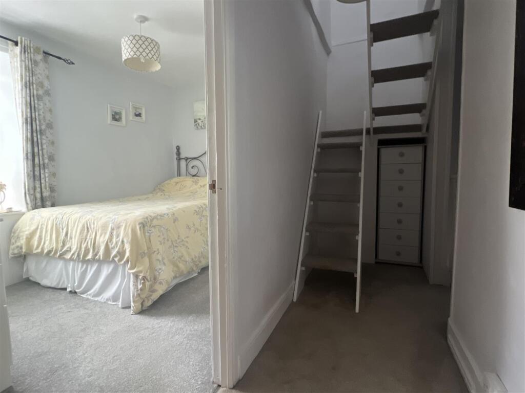 2nd Bedroom