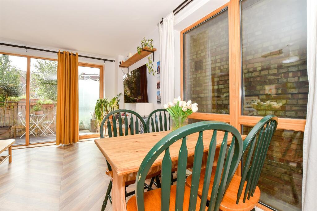 Lounge/ Kitchen/ Diner