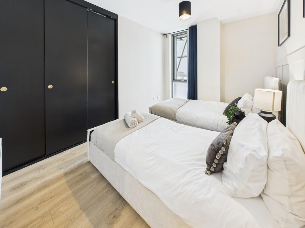 CAM03974G0-PR0112...