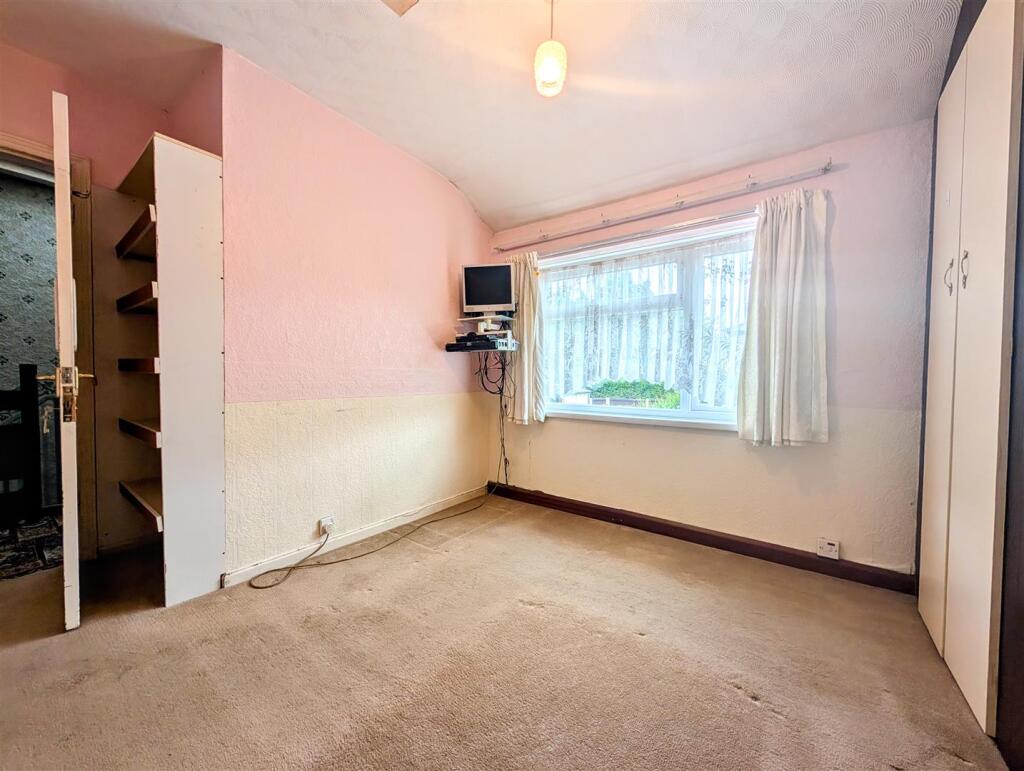 bedroom 2 2.jpg