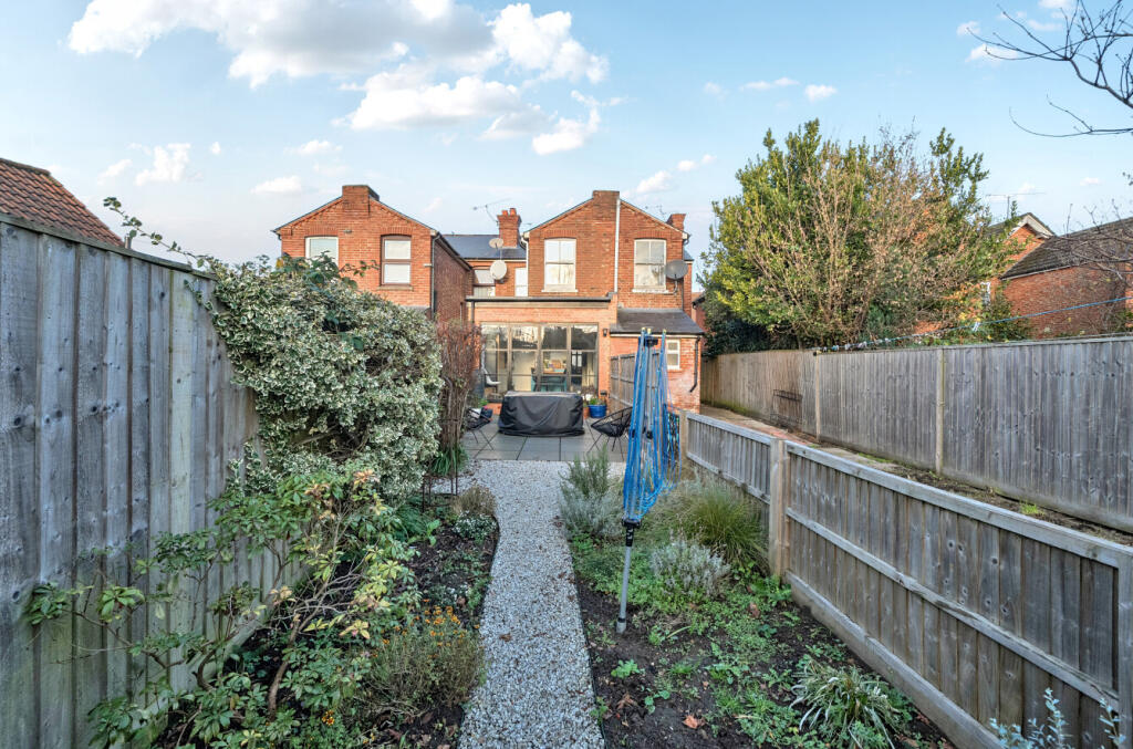 1387441-4-693fdb6...