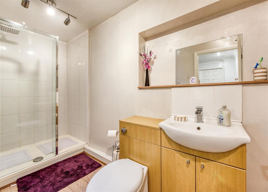 8 Barrington Close-01.jpg