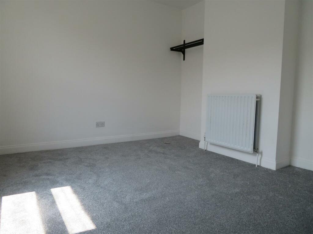 137 Newcome Bed1.JPG