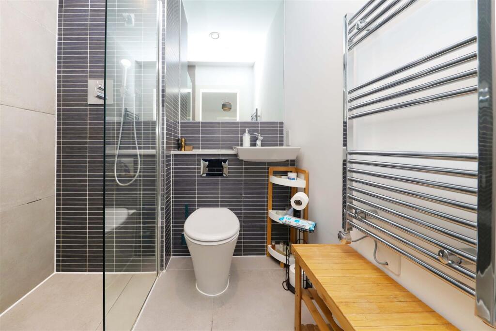 En-suite bathroom