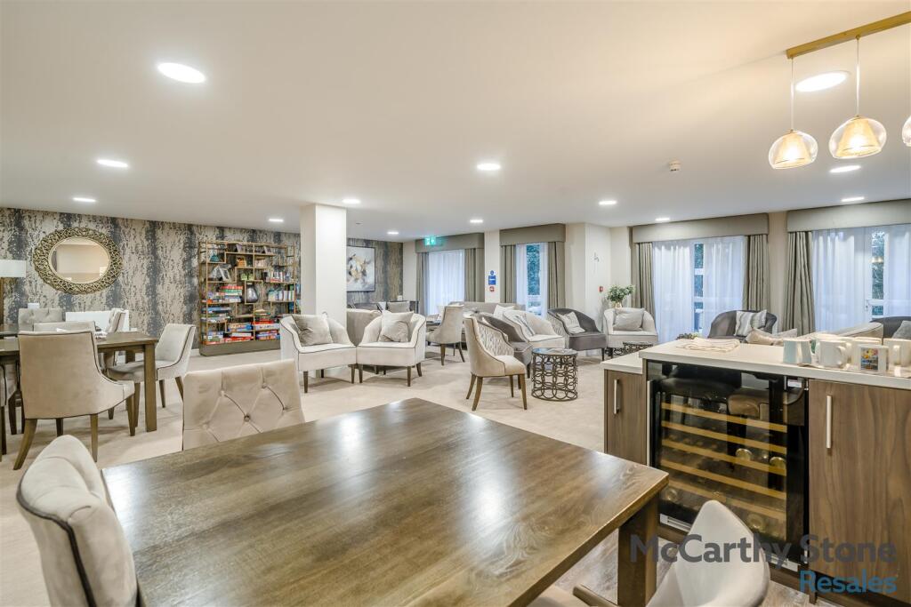 8635393-interior02.jpg