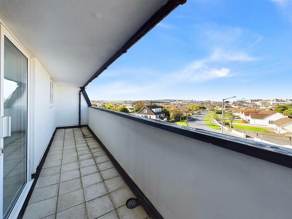 Large Balcony &amp; View