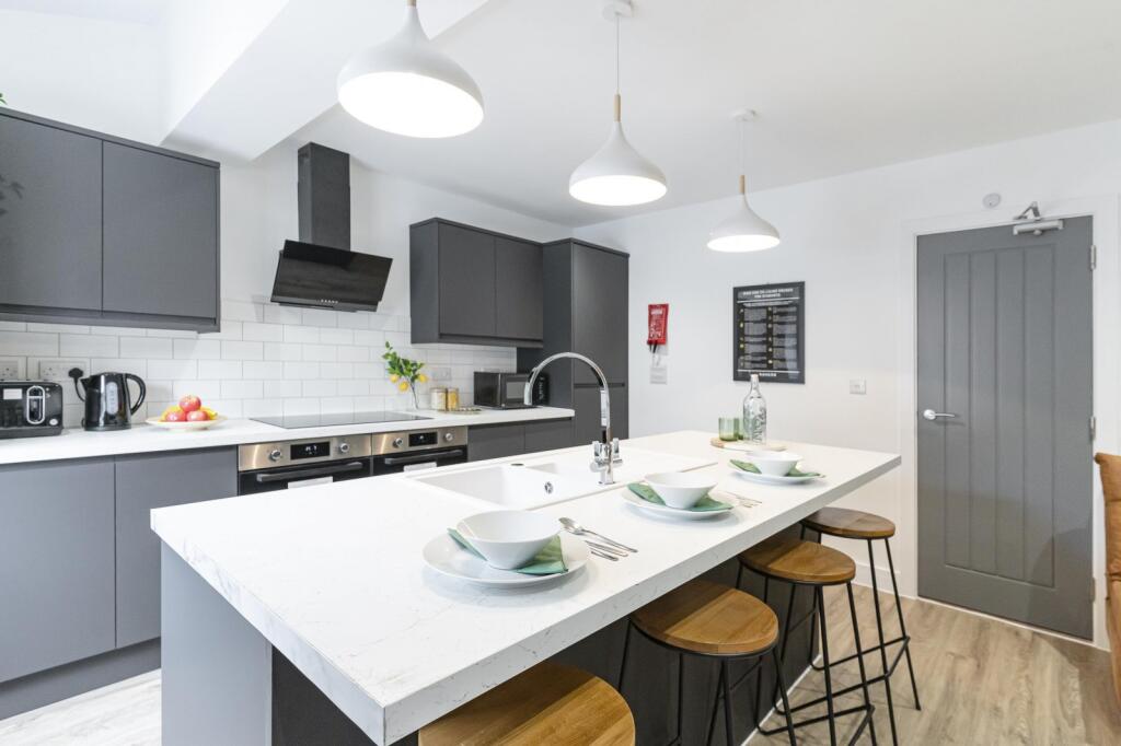 Kitchen  (Main)