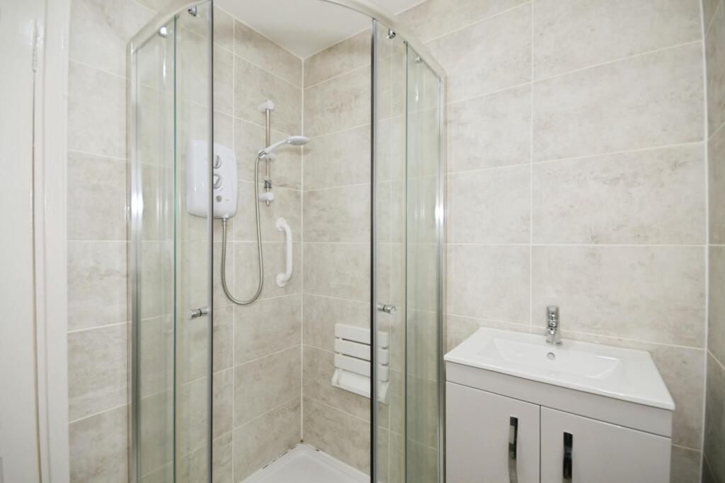 SHOWER ROOM 02.jpg