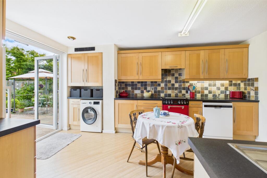 CAM03162G0-PR0269-STILL014