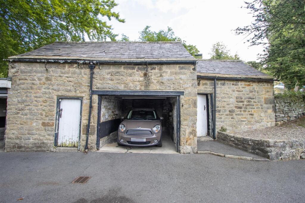 Garage &amp; Outbuildings