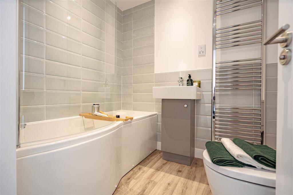 8 Jade Garnet Bathroom.jpg