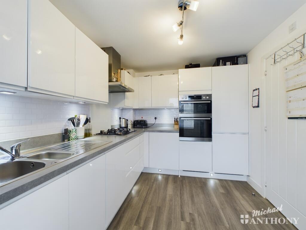 CAM02773G0-PR0226-STILL003