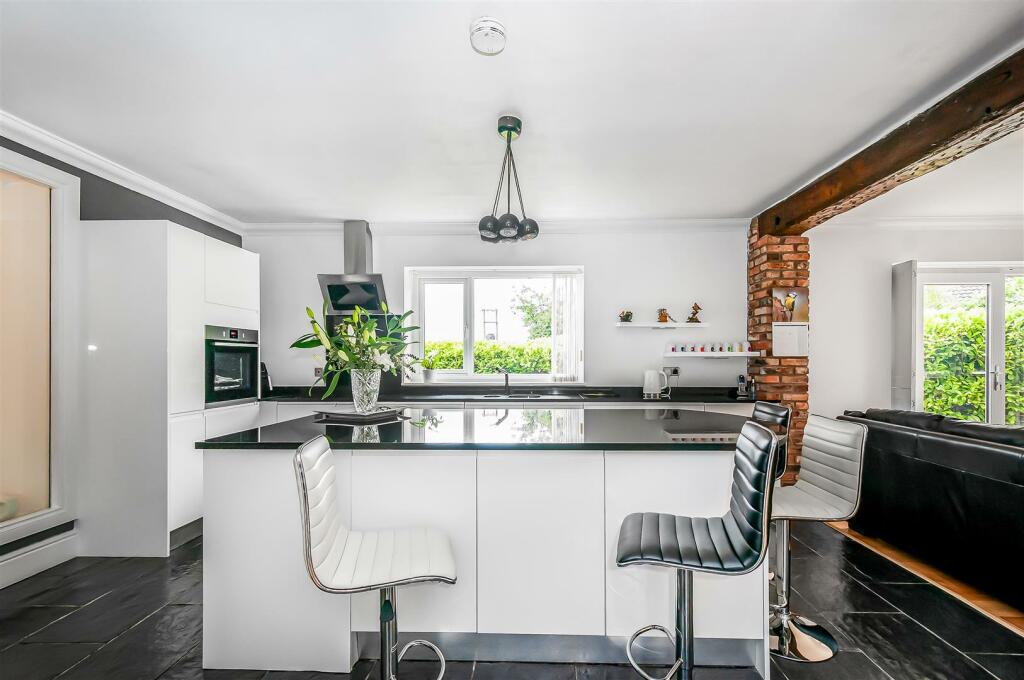 KITCHEN/ DINING/ SITTING ROOM