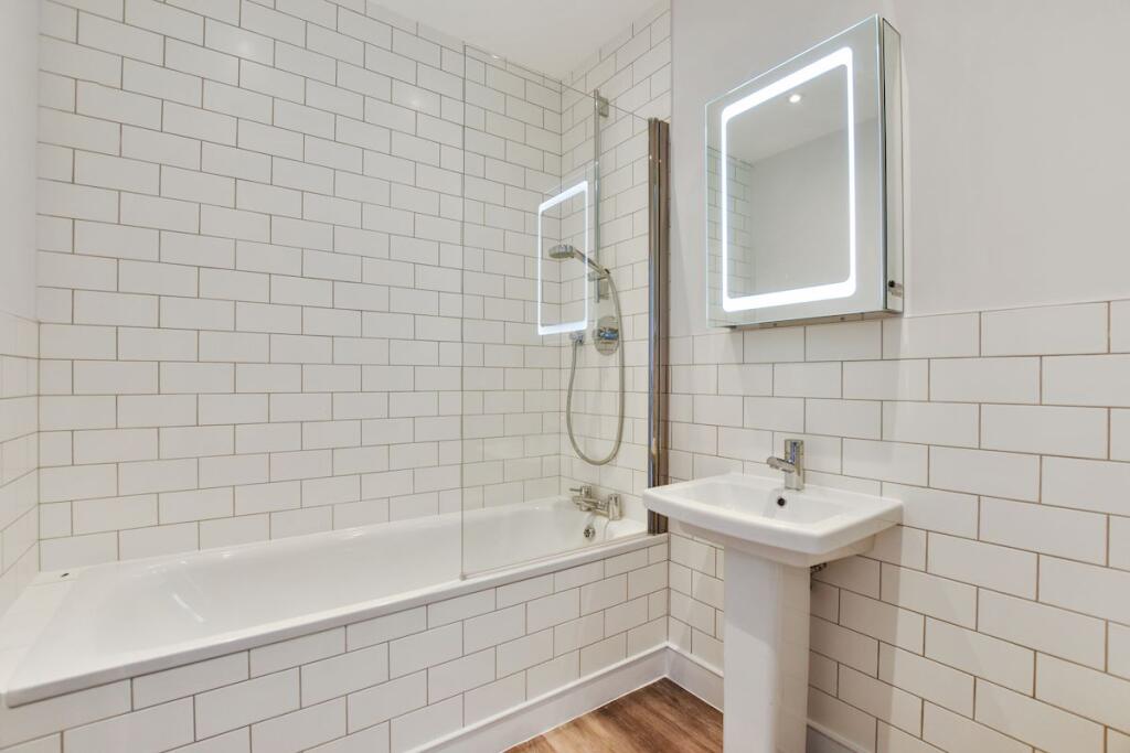 7 Bathroom.jpg