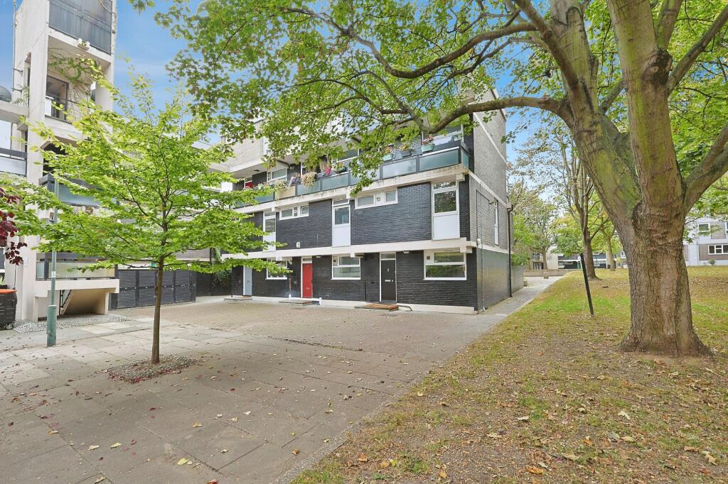 Westbridge Road, Chelwood Court Westbridge Road, SW11