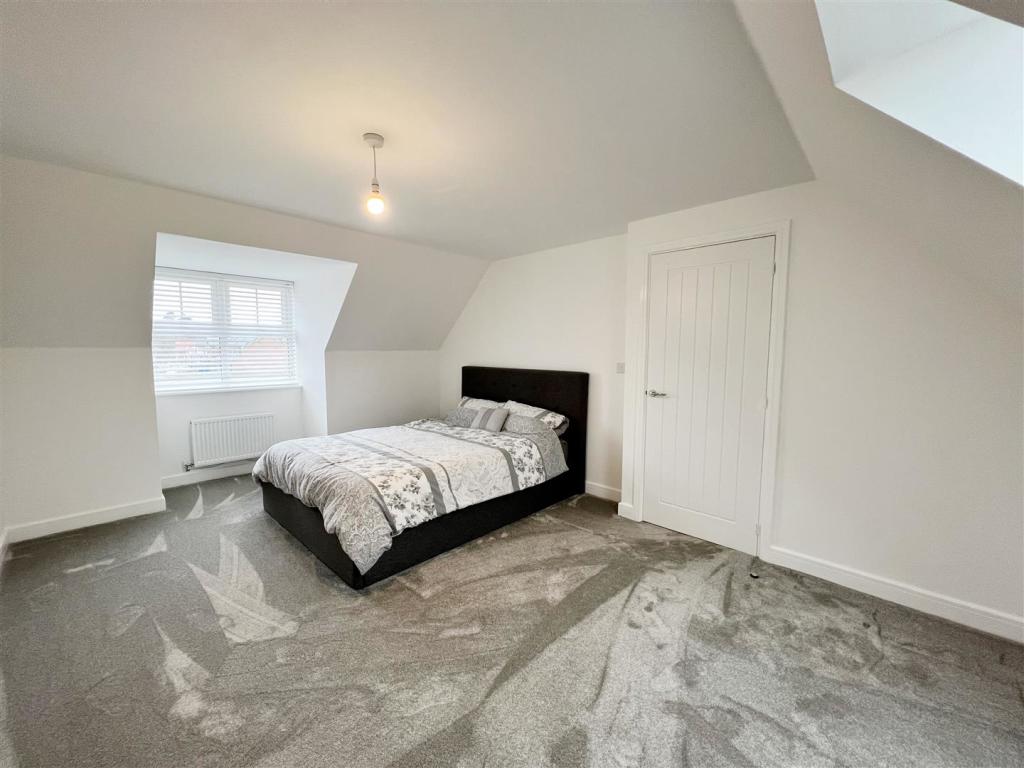 Bedroom 5 pic 1.jpg