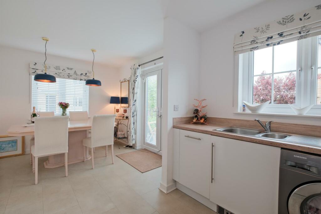 027-3 Burnhead Gardens Carluke ML8 4QL.jpg