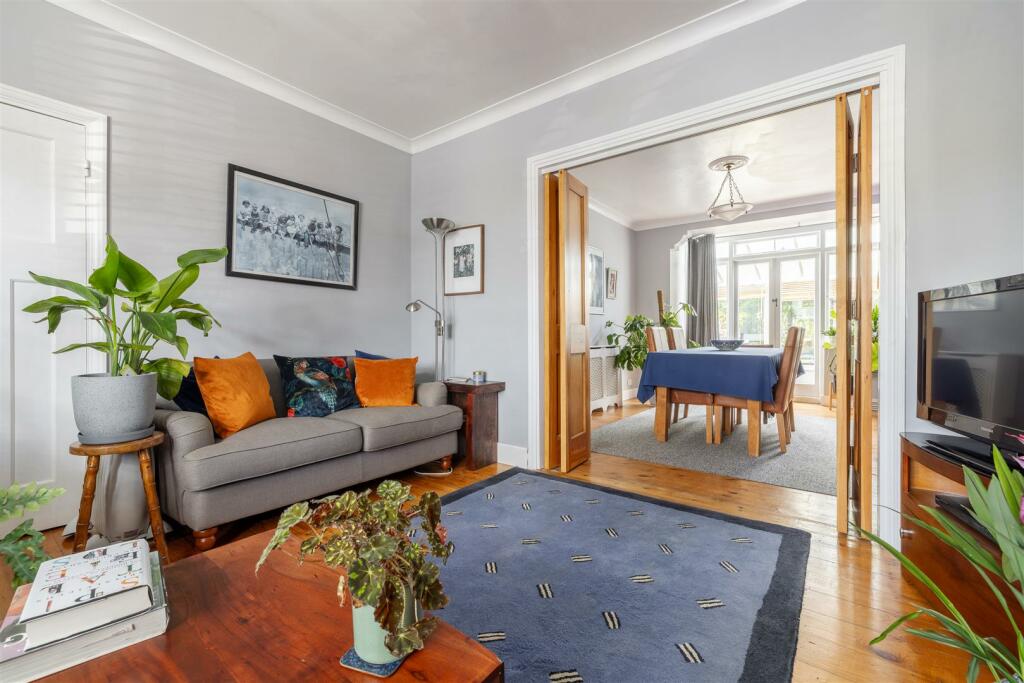 Richmond Crescent, E4