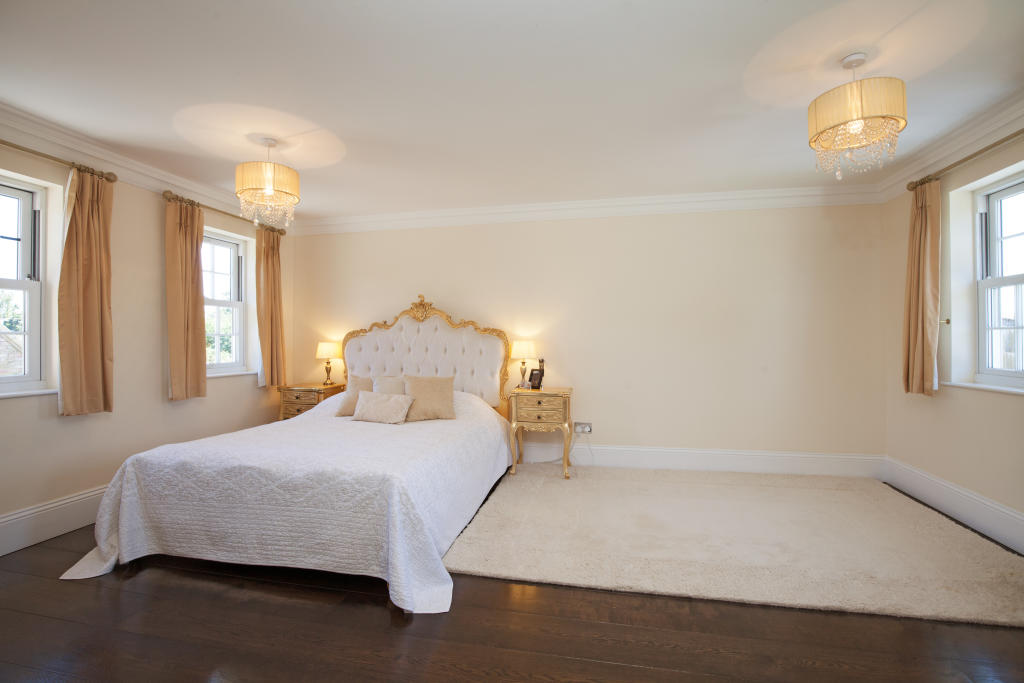 MAIN BEDROOM