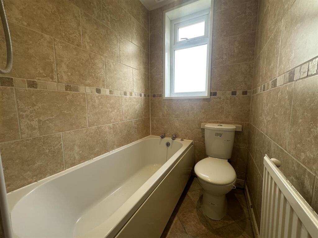Bathroom 2.jpeg