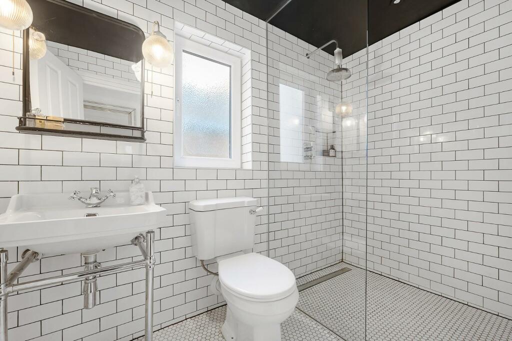 Bathroom.JPG