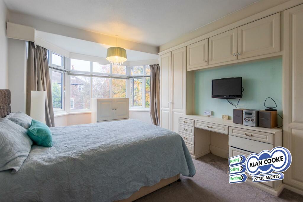 BEDROOM 2