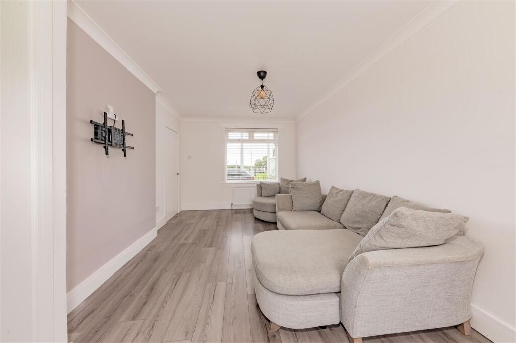 28 Emmock Place Dundee RENTAL-1.JPG