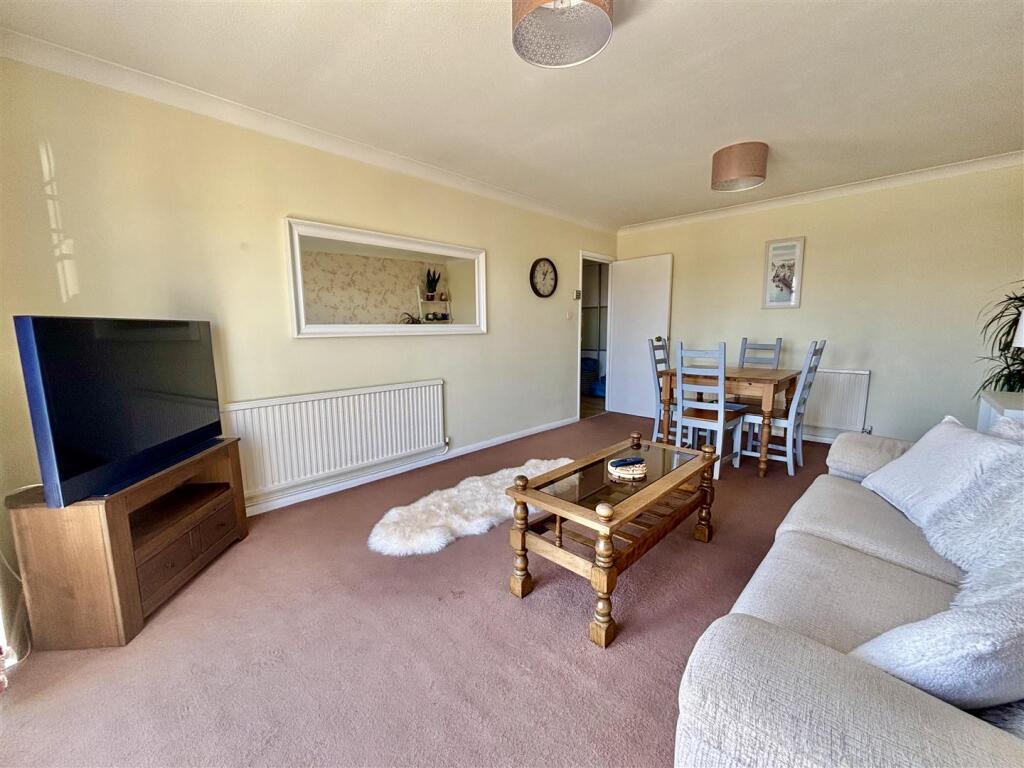 Lounge / Dining Room