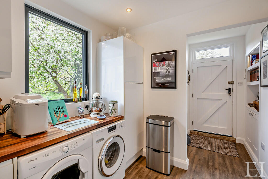 8590702-interiorw...